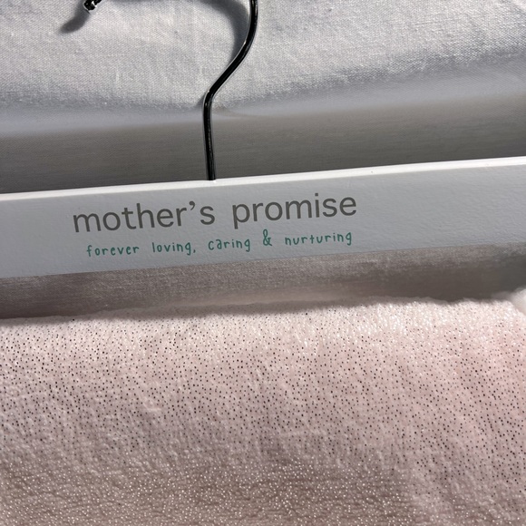 NWOT Plush Dreamy Blanket 🌈 - Picture 4 of 4